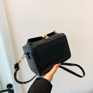 Borsa a Scatola Quadrata Plissettata Retro da Donna Borsa a Tracolla in Pelle PU Ondulata Borsa a Mano per Festa Moda