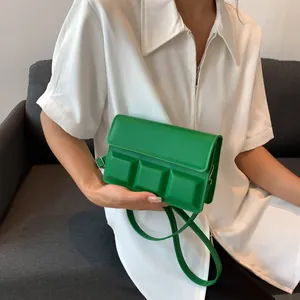 Franse stijl smaragdgroene crossbody tas met 3D-kubus accenten en premium matte afwerking