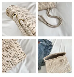 Detail van beige rieten tas met gevlochten touwhandvatten en magneetsluiting