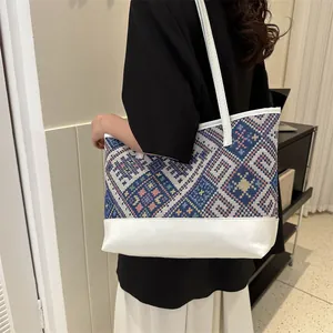 Sac fourre-tout à motif ethnique avec tissage bleu et cuir blanc de grande capacité
