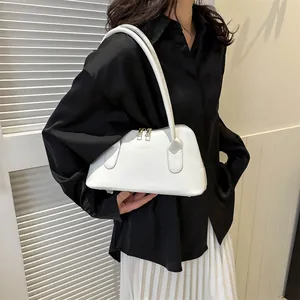 Sac à main blanc minimaliste pour femme avec design incurvé et fermeture éclair dorée