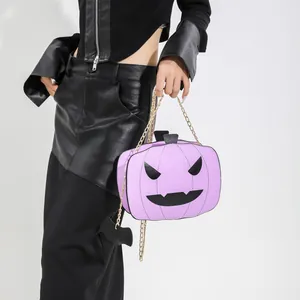 Μωβ τσάντα χιαστί κολοκύθα Halloween με μαύρο πρόσωπο φαντάσματος και χρυσή αλυσίδα