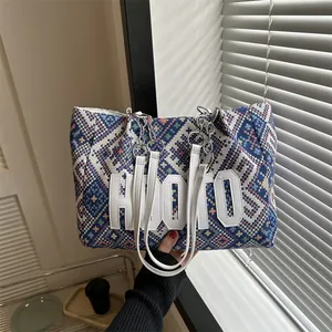 Women's Ethnic Geometric Woven Tote Bag Fashion Letter Applique Large Capacity Shoulder Bag With Metal Chain Strap
