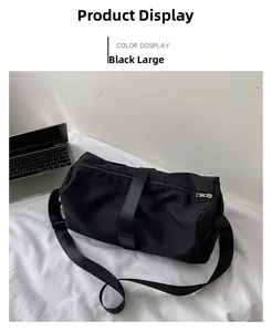 Detalle macro del bolso fitness grande en tela oxford negra resistente al agua