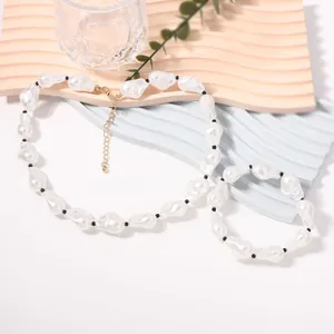Halskette und Armband Set aus Barockperlen mit verstellbarer Goldkette für Damen