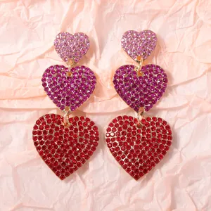 Boucles d'oreilles trois cœurs dégradés rose et rouge avec des pierres de zircone