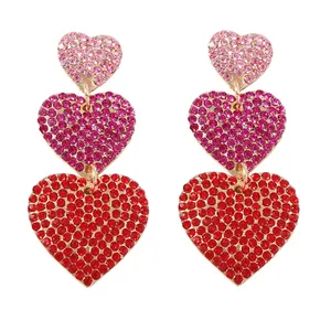 Boucles d'oreilles pendantes triple cœur avec zircons colorés et alliage doré