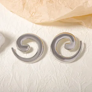 Orecchini a perno a spirale geometrica retrò con finitura metallica argento e forma a chiocciola