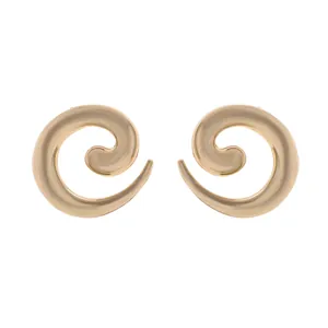 Orecchini a spirale dorati minimalisti con una forma geometrica a chiocciola lucidata