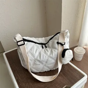 Bolso de Hombro Acolchado de Tela Oxford para Mujer Gran Capacidad Bolso Bandolera Hobo Con Mini Monedero Redondo Desmontable