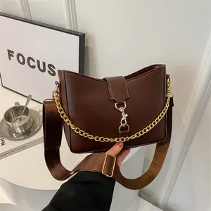 Sac à Épaule en Cuir PU Rétro de Niche Française pour Femmes Sac en Bandoulière à Chaîne Dorée Avec Large Sangle Mode