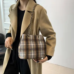 Sac à épaule classique en laine à carreaux avec bandoulière chaîne dorée pour femmes