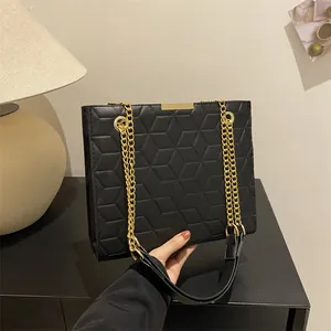 Women's Geometric Embossed PU Leather Shoulder Bag Casual Large Capacity Crossbody Bag With Metal Chain Strap Fashion Tote