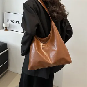 Bolso tote grande minimalista de cuero PU marrón para mujer en estilo elegante diario