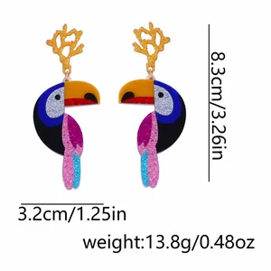 Dimensions détaillées des boucles d'oreilles toucan avec une hauteur de 8,3 cm et acrylique