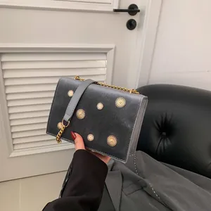 Damen Vintage Goldener Samt Kleine Quadratische Tasche Sonnenstrahl Nieten Dekor Goldene Kette Schulter Crossbody Tasche Lässige Party Abendhandtasche