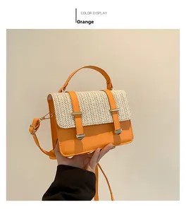 Détails du cuir orange et du rotin tressé sur un mini sac à main bandoulière pour femme
