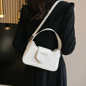 Sac à bandoulière chic en cuir PU blanc avec poignée et finitions dorées au style moderne