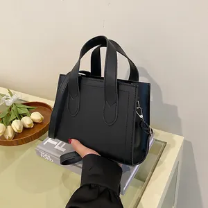 Women Minimalist PU Leather Shoulder Bag Large Capacity Commuter Handbag With Adjustable Strap Daily Fashion Square Bag