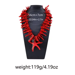 Vue détaillée du collier branche de corail rouge avec pendentif étoile de mer et dimensions
