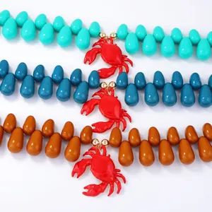 Collane di perle colorate con ciondolo a granchio rosso in blu, blu scuro e marrone