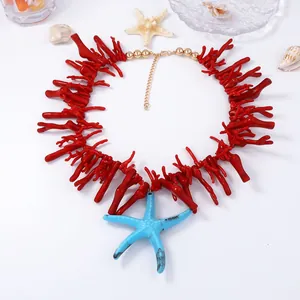 Collier nautique avec branches de corail rouge et un pendentif étoile de mer bleu vif