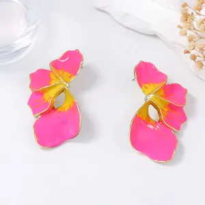 Orecchini a fiore bohémien con smalto rosa e giallo e finitura in oro