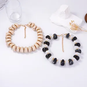 Colliers à perles géométriques réglables en résine marbrée beige et noire pour femmes