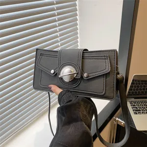 Petit Sac Carré de Niche avec Boucle Planète en Cuir PU Sac à Épaule Bandoulière pour Femmes Mode de Rue