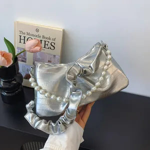 Sac à Bandoulière Plissé pour Femmes Cuir PU Métallisé Avec Grande Chaîne de Künstliche Perles Sac Sous le Bras Chic à Fermeture Éclair Mode Élégant