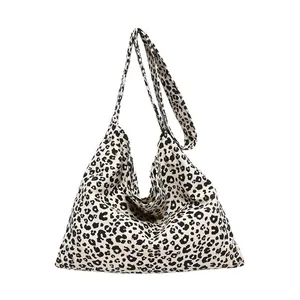 Bolso tote de lona de gran capacidad con estampado de leopardo y detalles negros