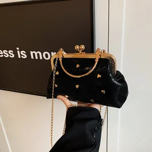 Women Vintage PU Leather Kiss Lock Crossbody Bag Heart Rivet Shell Handbag With Chain Strap Retro Doctor Style Evening Bag