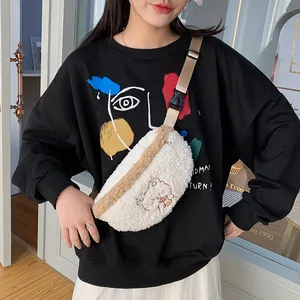 Süße weiße Fleece-Gürteltasche für Damen mit Bärenstickerei und Nylon-Tragegurt