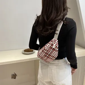 Vintage dames crossbodytas met rood pied-de-poule patroon en verstelbare riem