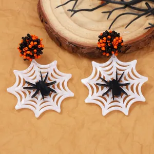 Boucles d'oreilles toile d'araignée Halloween avec perles noires et oranges sur bois