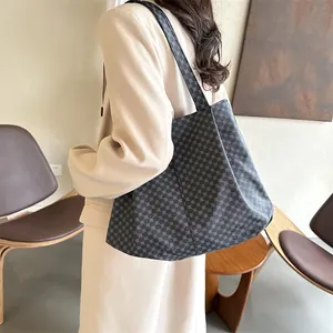 Grand sac cabas avec imprimé géométrique et doubles anses pour les trajets quotidiens