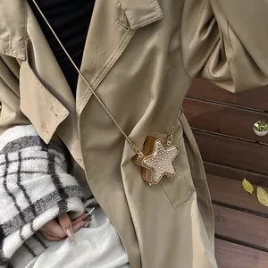 Mini borsa a tracolla a forma di stella con strass luccicanti e catena dorata