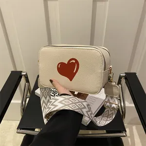 Women Fashion Litchi Grain PU Leather Crossbody Bag Heart Print Small Square Camera Bag With Wide Geometric Strap Double Zipper Shoulder Bag
