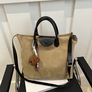 Sac Fourre-Tout en Daim Grande Capacité Vintage Épissage Cuir PU Sac À Main Sac À Bandoulière Avec Pendentif Teddy Femme