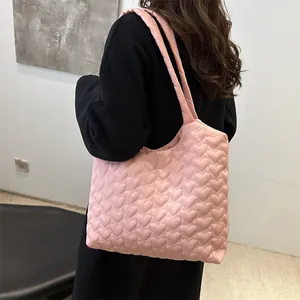 Sac fourre-tout matelassé rose avec motifs cœurs pour femme style décontracté