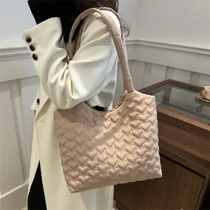 Sac fourre-tout matelassé à motif de cœurs en rose beige, sac à bandoulière élégant