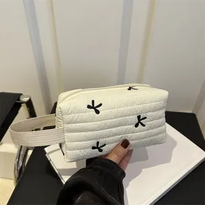 Gesteppte Kosmetiktasche Mit Schleifenstickerei Oxford-Stoff Mini Handtasche Für Damen Reise Make-up Organizer Koreanischer Stil