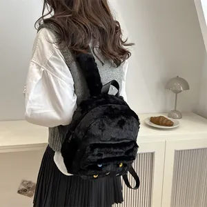 Süßer schwarzer Plüsch-Minirucksack für Damen mit flauschigem Kunstfell und Riemen