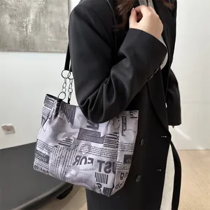 Borsa Tote da Donna con Stampa di Giornale Grande Capacità in Tela PU Borsa a Spalla con Catena in Metallo Retro Vintage a Tracolla