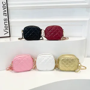 Mini sacs bandoulière matelassés avec chaîne dorée en cinq couleurs élégantes
