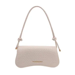 Sac à bandoulière beige élégant avec texture serpent et détails de nœuds décoratifs