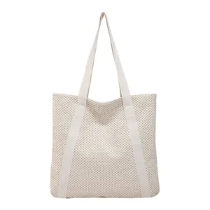 Minimalistische beige geflochtene Tragetasche mit Canvas-Gurten für den Strand