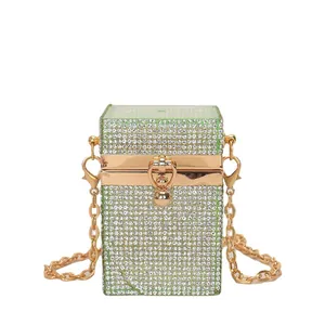 Mini sac à bandoulière en cristal vert scintillant avec chaîne dorée pour soirée élégante