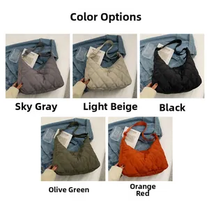 Detailansicht der gesteppten Hobo-Taschen in Himmelgrau, Hellbeige und Schwarz