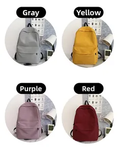 Collage di zaini minimalisti in tela nei colori grigio, giallo, viola e rosso acceso